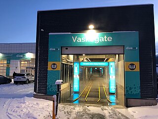 Einfahrt in die Carwash Norwegen bei Schnee