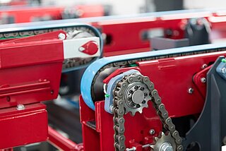 Detail view of a chain conveyor with care belts