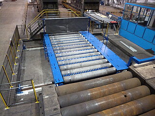 Loading carriage for 12 t and 1,100 degrees celsius copper blocks in a rolling mill